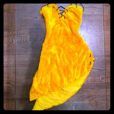 a child's costume made to look like a banana