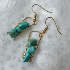 Handmade Turquoise And Wire Wrapped Earrings - Boho Style - 18k Gold Plated French Hooks Wire Wrapping Earrings, Jean Jewelry, Vintage Fireworks, Silver Bead Earrings, Medium Hoop Earrings, Natural Stone Earrings, Stone Chips, Wrapped Earrings, Earring Ideas