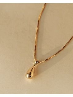 Laura Gold Necklace showcases a meticulously crafted 14K gold teardrop pendant with a high-polish finish. Paired with a delicate 14k gold chain, measuring 45 cm in length, it complements both casual and dressy outfits. The solid gold teardrop, measuring 12mm, elegantly slides freely along the chain. Material: 14K yellow gold/ Au585. Packed in a labeled gift box.  Handmade in Prague, Czech Republic. "This is a beautifully made pendant. I get a lot of compliments when I wear it." Gold Necklace Small Pendant, Elegante Outfits, Gold Pendent, Delicate Gold Necklace, Pendant Gold, Small Pendant, Drop Necklace, Drop Pendant, Prague