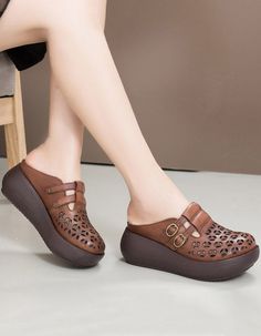 Casual Brown Platform Slippers With Wedge Heel, Brown Casual Platform Slippers, Brown Platform Slip-on Slippers, Brown Slip-on Platform Slippers, Wedge Slippers, Cheap Slippers, Buckle Ankle Boots, Chunky Heels Sandals, Retro Shoes