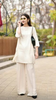 Pakistani Dresses Party Wear, White Dress For Women, Pakistani Dresses Party, Party Wear Casual, Elegant White Dress, Pakistani Fashion Casual, Casual Indian Fashion