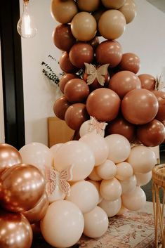 a bunch of balloons that are in the shape of a pyramid on top of a table