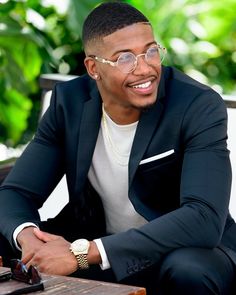 Black Man With Glasses, Black Men Fashion Casual, Black Men Fashion Swag, Suit Men, Fashion Suits For Men, Men’s Suits, Mens Fashion Suits, Unisex Accessories, Black Men Fashion