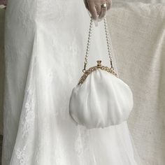 This bag is designed for the bride, pure white with a little sparkle, place portable items, the perfect match for your wedding dress. Elegant Wedding Bag With Pearl Handle, Elegant Bridal Accessories With Pearl Handle For Evening, Elegant Evening Bridal Accessories With Pearl Handle, Elegant Handheld Evening Bag For Wedding, Gold Clutch With Pearl Handle For Wedding, Elegant Gold Bridal Accessories For Evening, Wedding Purse For Bride, Purse For Bride, Tot Bag