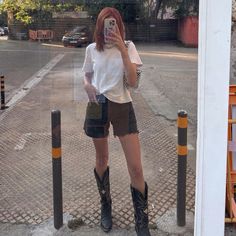 Cowboy boots, white tshirt, denim shorts, #lgbtq #outfit #casualwomensfashion #lisbon #lisboa #lgbtfashion Cowboy Boots White, Lgbtq Outfit, Boots White, Womens Fashion Casual, Western Boots, Lisbon, White Tshirt, Cowboy Boots, Everyday Fashion