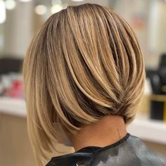 65 Fresh Angled Bob Haircuts For 2024 Short Hair Back View, Bob Haircut Back View, Graduated Bob Hairstyles, Bob Haircut For Girls, Short Layered Bob Haircuts, Graduated Bob Haircuts, Line Bob Haircut, Trendy Bob, Angled Bob Haircuts