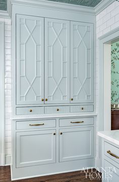 the before and after shots of this kitchen cabinetry makeover with white painted cabinets