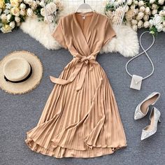 Elegant V-Neck Lace-Up Waist Pleated Midi Retro Dress Error Pic, Minimalistic Dress, Celebration Outfit, Long Dresses Summer, Neck Bandage, French Retro, Summer Streetwear, Costume Intero, French Chic