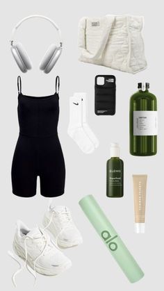 Cute Simple Gym Outfits, Gym Accessories Aesthetic, Clean Girl Workout Outfits, Gym Outfit Inspiration, Athlesiure Fits Women, Gym Workout Outfits For Women, Clean Girl Outfits Summer, Alo Gym, Sporty Girl Outfits