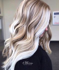 Blond Highlights With Lowlights, Icy Blonde Hair Color, Icy Blonde Hair, Blending Gray Hair, Icy Blonde, Awesome Hair, Blonde Hair Inspiration, Blonde Hair Looks, Inspo Pics