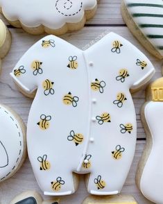 decorated cookies with baby's body and bees on them are laid out next to each other