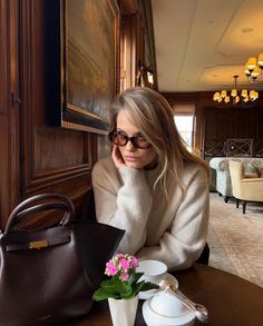 Old Money Winter, Corporate Style, Fashion Pics, Digital Creator, Winter Fits, Office Attire, Vogue Magazine, Autumn Cozy