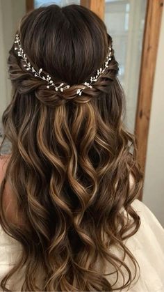 Hair Style On Saree, Wedding Hair Half, Elegant Wedding Hair, Long Hair Wedding Styles, Wedding Hair Inspiration, Hairstyles For Medium Length Hair, Wedding Hair Down, Hair Up Styles, Fancy Hairstyles