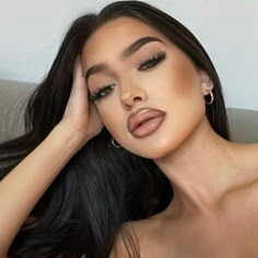 Michelle Mendes, Red Lip Glam, Maquillaje Kylie Jenner, Beauty Room Salon, Going Out Makeup, Straight Layered Hair, Face Makeup Tutorial