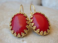 Coral Drop earrings. Red earrings. Oval earrings for bridal . Bridesmaid jewelry gift. gemstone jewelry. Gold red coral earrings. vintage style earrings Detail: Size: 18 mm long Color: red coral Metal: 24K Gold Plated - nickel free The earrings will be packed in a gift box. FOR MY EARRINGS COLLECTION HERE: https://www.etsy.com/il-en/shop/rebekajewelry?section_id=14222612&ref=shopsection_leftnav_3 TO GET TO MY SHOP: https://www.etsy.com/il-en/shop/rebekajewelry Thank you for visiting my store Coral Jewelry Vintage, Bridesmaid Jewelry Gift, Blue Bridal Earrings, Coral Drop Earrings, Red Gemstone Ring, Red Coral Earrings, Bridal Earrings Chandelier, Vintage Style Earrings, Bridesmaid Gifts Jewelry