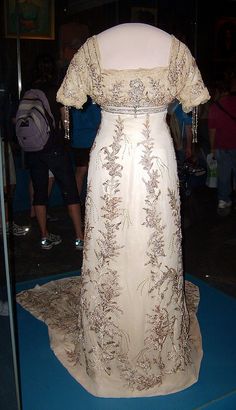 American First Ladies, Smithsonian Museum, First Ladies, Gown Inspiration, Gibson Girl, Evening Dresses For Weddings, Ladies Gown, Pretty Prom Dresses