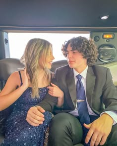 Matching Homecoming Couples Blue, Prom Couples Navy Blue, Navy Blue Hoco Outfits For Guys, Navy Blue Dress Prom Couple, Navy Blue Prom Outfit, Dark Blue Hoco Couple, Navy Blue Couple Outfits Formal, Suits To Match Navy Blue Dress, Navy Homecoming Dress Couple