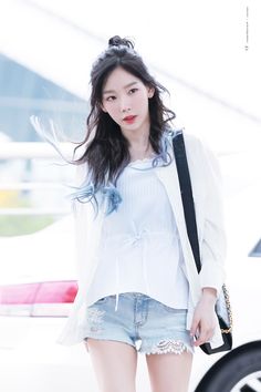 ─[✧]─ pιɴтereѕт: мrѕprwɴĸle Taeyeon Fashion, Taeyeon Jessica, Kim Taeyeon, Kim Tae Yeon, Girls' Generation, Snsd Taeyeon, Trik Fotografi, Girls Generation, Kpop Girl Groups