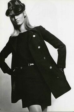 1966 Yves Saint Laurent Saint Moritz, 60s Fashion Dresses, Yves Saint Laurent Paris, Yves Saint Laurent Couture, Saint Laurent Fashion, Ysl Saint Laurent, Chic Fashionista, Sixties Fashion, French Fashion Designers