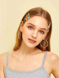 30+ Greatest 90s Hairstyles and Hair Accessories Making a Comeback 7 Snap Clips Hairstyles, Latest Hairstyles, Trendy Fashion Women, Bob Hairstyles, Hair Inspo