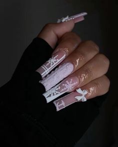 pink christmas nail inspo Long Acrylic Christmas Nail Designs, Pink Acrylic Christmas Nails, Pink Christmas Nails Coffin, Long Pink Christmas Nails, Christmas Xl Nails, Cute Christmas Nails Coffin, Christmas Nails Pink Short, Christmas Nail Pink, Boujee Christmas Nails