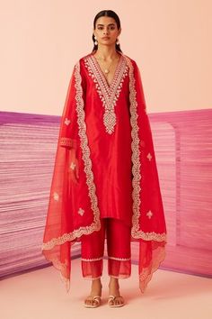 Shop for Sureena Chowdhri Red Awakening Asymmetric Silk Chanderi Kurta Set for Women Online at Aza Fashions Sureena Chowdhri, Pant Patterns, Asymmetric Kurta, Rajdeep Ranawat, Punit Balana, Mehendi Outfit, Kurta Sets For Women, Chanderi Dupatta, Red Kurta