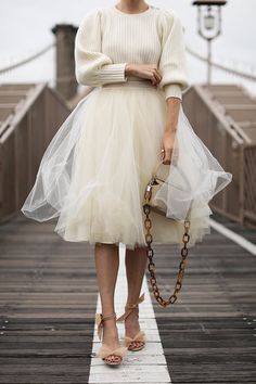 Uploaded by ℓυηα мι αηgєℓ ♡. Find images and videos on We Heart It - the app to get lost in what you love. Two Piece Bridesmaid Dresses, Street Style Skirt, Autumn Skirt, Tulle Skirts Outfit, Rok Outfit, Gonna In Tulle, Skirt Diy, Skirt Tulle, White Bodycon Dress