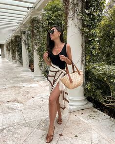 25+ Stunning Beach Outfits for Effortless Summer Glam - Jennysgou Black Swimsuit Outfit, Swimming Pool Outfit, Poolside Outfit, Pool Outfits, Pool Party Outfits, Summer Holiday Outfits