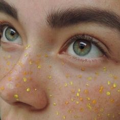 Dodie Clark, Aesthetic Eyes, Yellow Aesthetic, 인물 사진, Mellow Yellow, Aesthetic Photo, Beautiful Eyes, Makeup Inspo