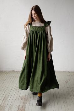 Victorian Apron, Victorian Aprons, Dress With Wings, Linen Pinafore Dress, Cottage Dress, Green Cottage, Farm Dress, Linen Pinafore, Mode Editorials