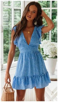 40+ Stunning Brunch Dresses: What to Wear to Every Type Of Brunch » GALA Fashion Backless Dress Short, Clothes Spring, Boho Beach Dress, Gaun Fashion, Beach Mini Dress, Fashion Guide, Inspired Outfits, Trend Fashion