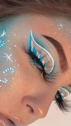 Blue Christmas Eye Makeup, Ice Blue Makeup Look, Blue Christmas Makeup Looks, Emo Christmas Makeup, Snow Princess Makeup, Snowflake Eyeliner