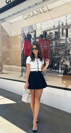 Chic Summer Outfits Aesthetic, Old Money Girly Outfits, Teen Old Money Outfits, Elegant Summer Outfits, Classy Summer Outfits, London Baby, Preppy Summer Outfits, Europe Outfits, Vacay Outfits