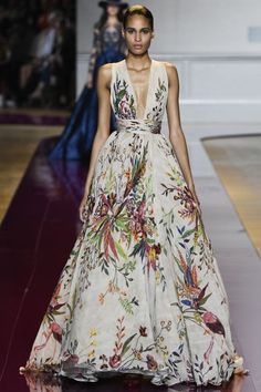 @aliciaparkkk Epic Dresses, Haute Couture Paris, Elsa Schiaparelli, Stunning Gowns, Floral Dresses, 인물 사진