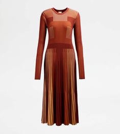 Round-neck patchwork effect striped dress, crafted in knit with pleated skirt. A sophisticated creation, that perfectly blends traditional craftmanship and contemporary femininity.