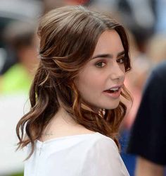 ليلي كولينز, Mid Length Hairstyles, Lily Collins Hair, Wedding Hairstyles Medium Length, Medium Length Hairstyles, Bouffant Hair, Hairstyle Trends, Top Hairstyles, Half Updo