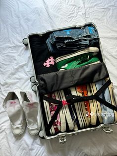 Custom Converse, Travel Bag, Fashion Photography, Converse, Japan, Crochet, Photography, Clothes