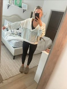 Cozy November Outfits, Basic Nice Outfits, December School Outfits, Winter Fits With Jeans, Cute Flair Legging Outfits, Cute Basic Outfits Winter, Cold Weather Outfits Leggings, Cute Inspo Outfits, Cute Shopping Outfit