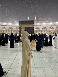 Dream come true  #dream #prayer #dua #mecca #rain #haramain #islamicreminders #islam #abaya Pray Aesthetics Islam, Islam Asthetic Photos, What To Pack For Umrah, Umrah Women, Praying Islam Aesthetic, Islam Prayer Aesthetic, Muslim Vision Board, Deen Aesthetics, Pray Aesthetics