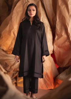 Plain Shalwar Kameez Simple, Simple Shalwar Kameez Designs For Women, Black Suit Designs, Stylish Frocks, Black Frock, Floral Frocks