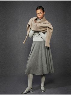 Composition : 100% Cashmere (excluding interfacing, reinforcement, labels, patterns, laces, bands, etc.) Color : Light GrayCountry of Origin : Republic of Korea Long Flare Skirt, High Neck Sweater, Gray Skirt, Flare Skirt, Color Light, Midi Skirt, High Neck, Knitwear, Cashmere