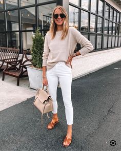 Summer Fashion Capsule Wardrobe, Witte Jeans Outfit, Elegantes Outfit Damen, White Jeans Outfit, Fashion Jackson, Southern France, Spring Fever, Elegante Casual, Mode Casual