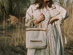 AUNT GERTRUDE PRESENTS - vintage cotton handbag - bamboo handle - ethnic inserts CONDITION (1-10 ❶❷❸❹❺❻❼❽❾ Great vintage condition. MEASUREMENTS Length: 14 inches (35 cm) Height (without handle): 12 inches (31 cm) Cream Shoulder Bag With Bamboo Handle For Everyday Use, Everyday Cream Shoulder Bag With Bamboo Handle, Eco-friendly Beige Canvas Bag With Handles, Everyday Beige Shoulder Bag With Bamboo Handle, Vintage Beige Bag With Bamboo Handle, Eco-friendly Beige Shoulder Bag With Rolled Handles, Vintage Beige Cotton Canvas Bag, Beige Vintage Cotton Canvas Bag, Vintage Shoulder Bag With Bamboo Handle For Everyday