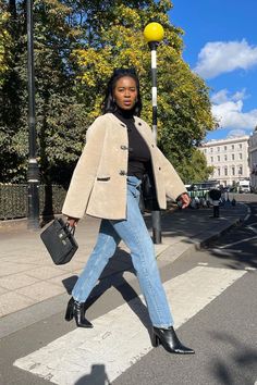 Silky Pants, Chic Winter Outfits, Long Black Coat, Coat Trends, Outfit Formulas, Coat Outfits, Shearling Coat, Outfit Combinations