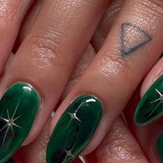 Dark Green Nail Inspo Short, Viridian Nails, Dark Green Design Nails, Dark Nails Green, Green Nail Ideas Acrylic, Green Glass Nails, Dark Green Nails Aesthetic, Dark Green Nails Christmas, Emerald Green Acrylics