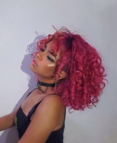 Hot Pink Curly Hair Black Women, Dark Pink Curly Hair, Short Dyed Curly Hair, Magenta Curly Hair, Curly Hair With Pink Highlights, Short Pink Curly Hair, Short Curly Hair Dye Ideas, Hot Pink Curly Hair