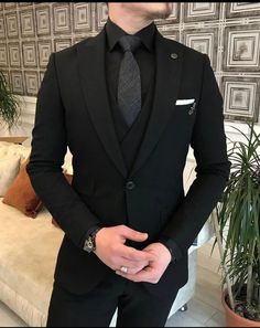 Full Black Suit, Wedding Suits Men Black, Suit For Men Wedding, All Black Suit, Stylish Mens Suits, Black Suit Men, Black Suit Wedding, Classy Suits, Classy Outfits Men