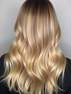 29 Golden Blonde Hair Color Ideas Highlights Curly Hair, Blonde With Dark Roots, Golden Blonde Hair, Blonde Waves, Blonde Hair Color Ideas