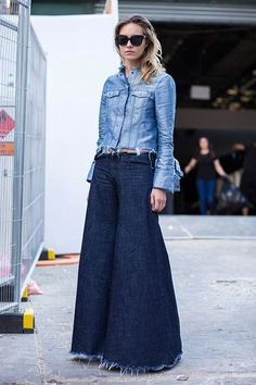 Peg Pants, Womens White Jeans, Denim Street Style, Looks Jeans, Fashion Trend Forecast, Casual Party Outfit, Moda Denim, Look Jean, White Jeans Outfit