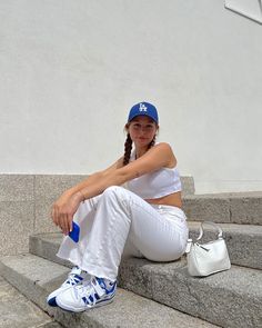 Adidas Sneakers Outfit, Blue Adidas Shoes, Normcore Outfits, Balenciaga Adidas, Looks Adidas, Adidas Outfit Shoes, Outfits Con Jeans, Adidas Retro